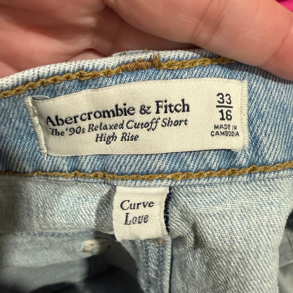 Abercrombie & Fitch Curve Love 90s Relaxed Cutoff Short Light Wash Denim 33 16 - Picture 3 of 4